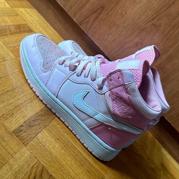 Jordan 1s Mid Digital Pink/ White Pink Foam women 5.5 - Picture 3 of 6